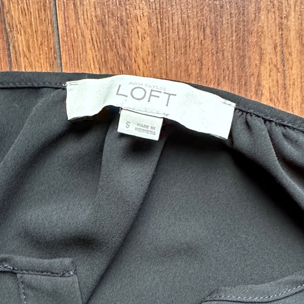 🖤🖤EUC LOFT Elegant Black Blouse with Lace Accents🖤🖤 - Picture 8 of 9